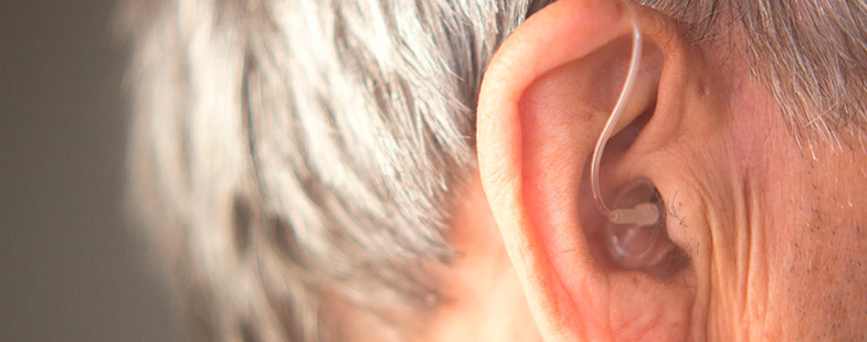 Como escolher o aparelho auditivo ideal? - Cora Residencial